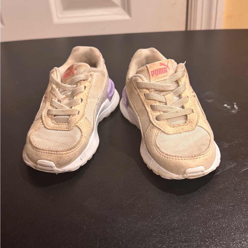Puma Kids Cream and Lavender Sneakers size 6c